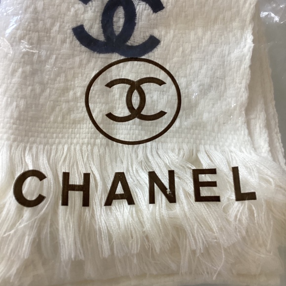 NWT. Large 18” x 72” Creamy White Chanel Scarf - Picture 6 of 6